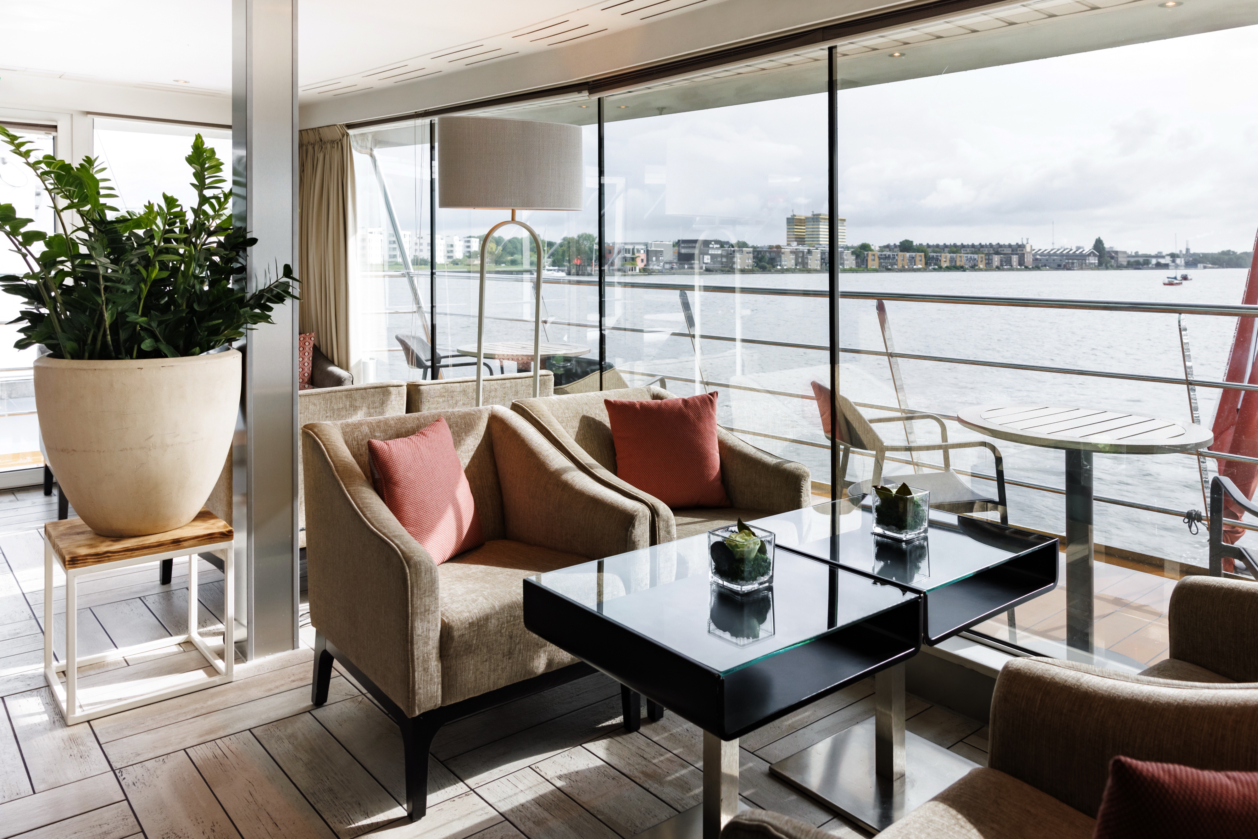 Avalon Panorama - Club Lounge